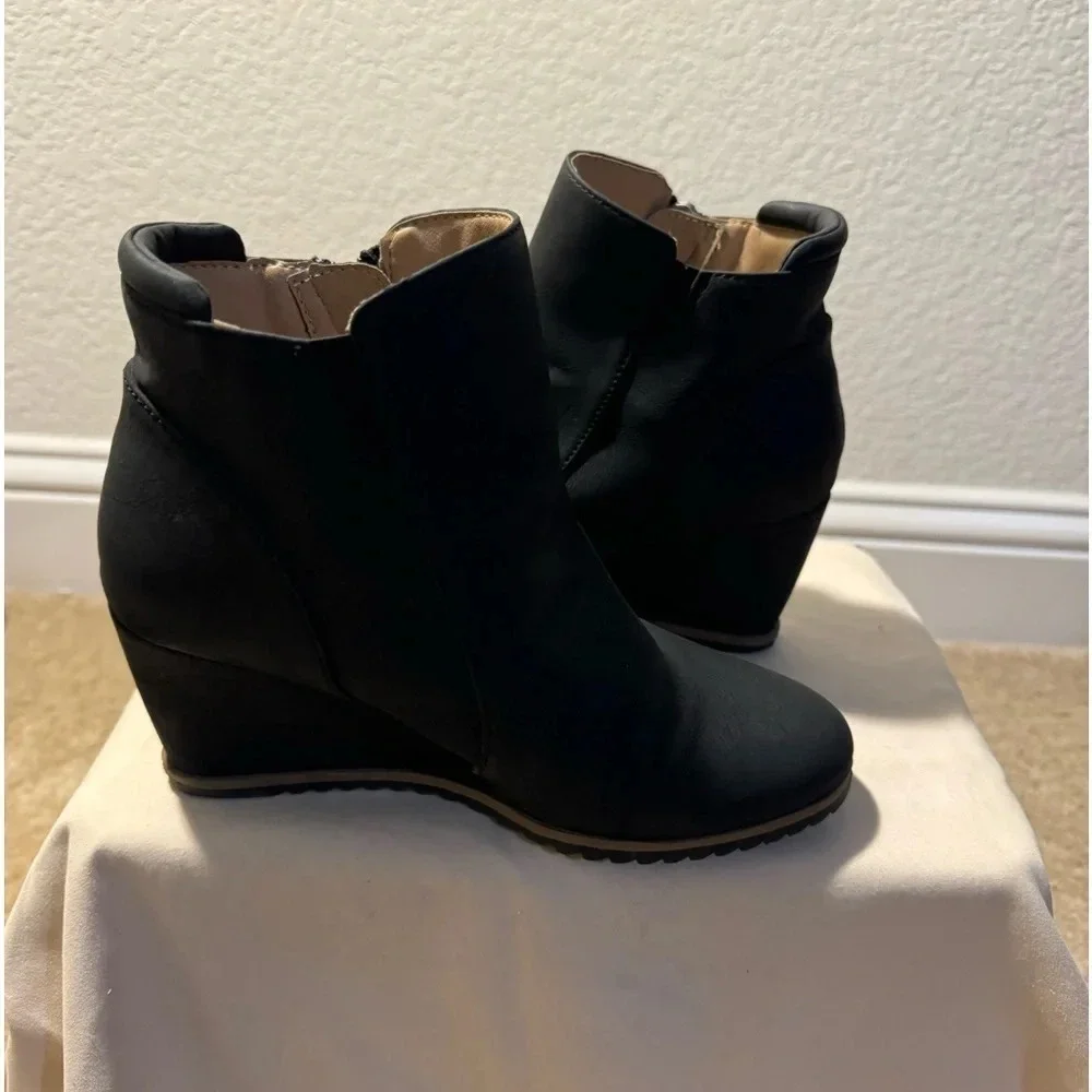 Soul by Naturalizer Women's Size 6W Shoes Black Wedge Bootie Side Zip